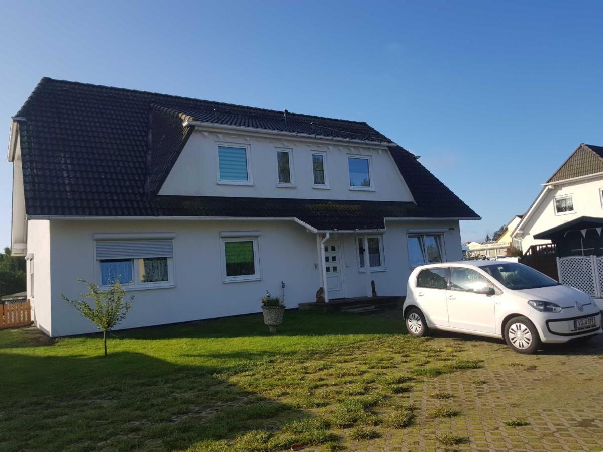 Ferienwohnung Am Teich Lutow Ngoại thất bức ảnh
