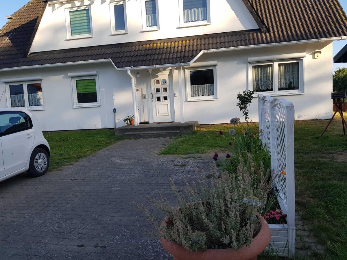 Ferienwohnung Am Teich Lutow Ngoại thất bức ảnh